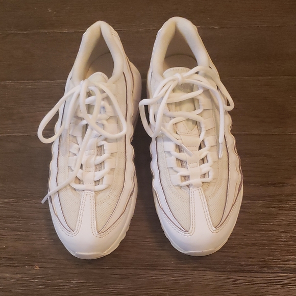 Nike Air Max Pro 95 – Size 5Y – Preloved Athletic Shoes - Picture 1 of 8
